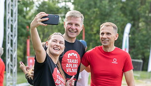 100 km bekelės taką aplink Vilnių i&scaron;bandė ir olimpiečiai bei miesto meras Remigijus &Scaron;ima&scaron;ius.