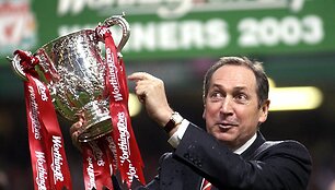 Mirė buvęs Prancūzijos rinktinės ir &bdquo;Liverpool&ldquo; treneris Gerardas Houllier.