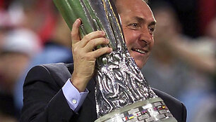 Mirė buvęs Prancūzijos rinktinės ir &bdquo;Liverpool&ldquo; treneris Gerardas Houllier.