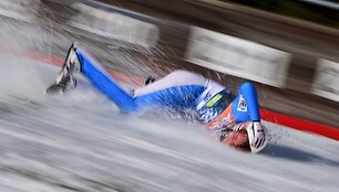Danielis Andre Tande &scaron;iurpiai krito per &scaron;uolių nuo tramplino varžybas Slovėnijoje.