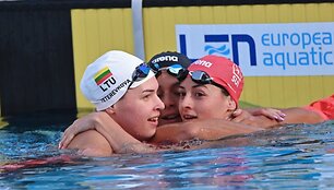 Lisa Mamie, Martina Carraro, ir Kotryna Tetervkova (kairėje)