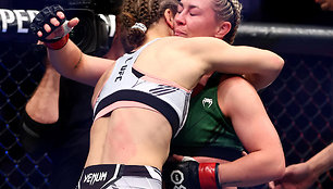 Julija Stoliarenko per UFC kovą Londone įveikė britę Molly McCann.