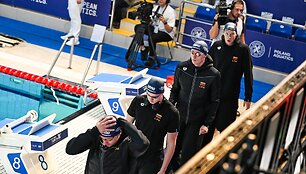 Lietuvos plaukikai startavo estafetėje 4 po 50 m kompleksiniu plaukimu.
