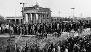  Berlyno sienos griūtis, 1989 m. lapkričio 10 d.