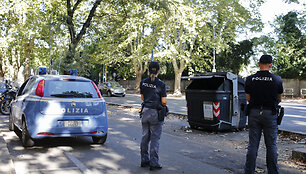 Romoje &scaron;iuk&scaron;lių konteineryje rastos nupjautos moters kojos