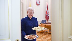 2017 02 28. Lietuvos Respublikos Prezidentė Dalia Grybauskaitė &scaron;venčia užgavėnes