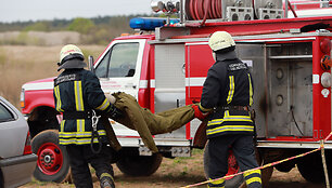 Ugniagesių savanorių pratybos