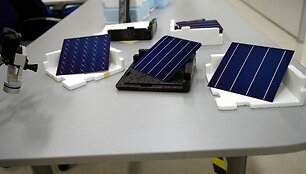 &bdquo;Soli Tek&ldquo; gamina &bdquo;dviveidžius&ldquo; saulės modulius &ndash; elektrą i&scaron;gauna abi pusės
