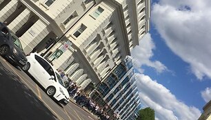 Eilės prie ambasados Jungtinėje Karalystėje