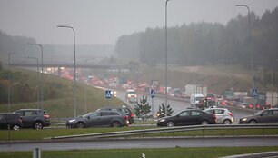 Automobilių spūstys Vilniaus Vakariniame aplinkkelyje