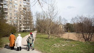 Sutvarkyta nugriauto pastato teritorija Žirmūnuose