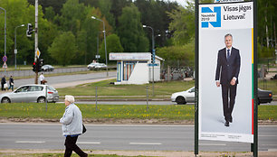 Gitano Nausėdos politinės reklamos stendas