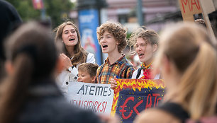 Protestas prieš aplinkos teršimą ir gamtinių išteklių naudojimą