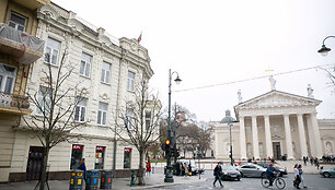 Pasivaik&scaron;čiojimas po XX a. septintojo de&scaron;imtmečio Vilniaus pramogų vietas su Chona Leibovičium