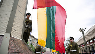 Valstybės vėliavos iškėlimo ceremonija