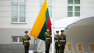 Valstybės vėliavų pakėlimo ceremonija