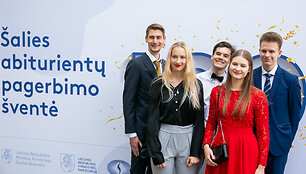 &Scaron;imtu balų egzaminus i&scaron;laikiusių abiturientų apdovanojimų ceremonija