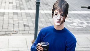 Agitacinis stendas prie&scaron; Harį Potterį &scaron;alia Luki&scaron;kių aik&scaron;tės