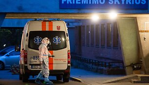 COVID-19 pacientai atvežami į Vilniaus miesto klinikinę ligoninę