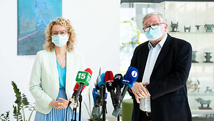 Au&scaron;rinė Armonaitė ir Vladas Bumelis