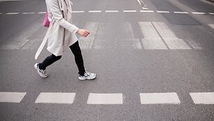Nusitrynusi pianino klavi&scaron;ais papuo&scaron;ta perėja Pylimo gatvėje