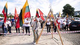 Šeimos gynimo maršo dalyvių protestas prie Seimo