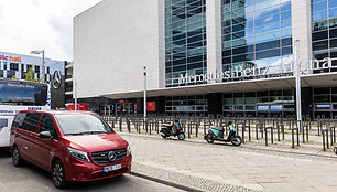 „Mercedes-Benz“ Vito šalia „Mercedes-Benz“ arenos Berlyne 