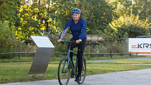 Europos judumo savaitės proga prezidentas Gitanas Nausėda į darbą važiavo dviračiu
