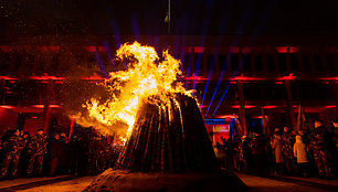 Atminimo laužų uždegimo ceremonija Nepriklausomybės aikštėje