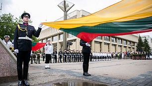 Valstybės vėliavos pakelimo ceremonija