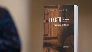 Tekstų persekiotoją Giedrą Radvilavičiūtę apklausia Gytis Norvilas