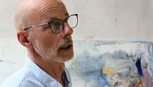 Atradęs &scaron;viesą savo paveiksluose, V.Lingys atrado ne tik savitą, intelektualią, esteti&scaron;ką plastinę kalbą, bet i&scaron;grynino kūrinių siužetus
