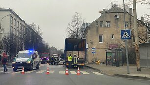 Naugarduko g. užsiliepsnojo vilkikas