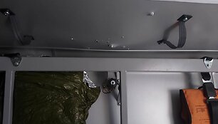 Greitosios pagalbos automobilis, ap&scaron;audytas netoli Hnutovo kaime dislokuotos 10-osios kalnų &scaron;turmo brigados.