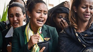 &bdquo;Ethiopian Airlines&ldquo; aviakatastrofos aukų laidotuvėse &ndash; tūkstančiai žmonių