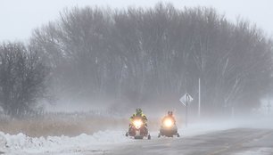 JAV smarkios audros paralyžiuoja Padėkos dienos keliones