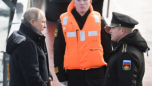 V.Putinas dalyvavo Kryme surengtose didelėse karinėse pratybose