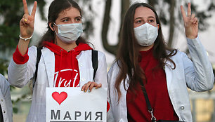 Protestuotojos Minske palaiko Koordinacinės tarybos prezidiumo narę Maryją Kalesnikavą