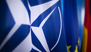 NATO vėliava