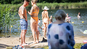 Vilniečiai gausiai užplūdo paplūdimius