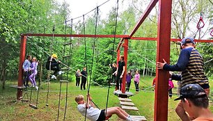 „Plungės skautai“ senoje sodyboje įkūrė unikalų pramogų parką