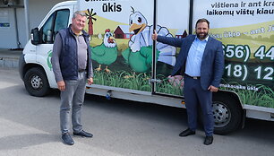 Žemės ūkio ministras Ignas Hofmanas vie&scaron;i kalakutų ūkyje