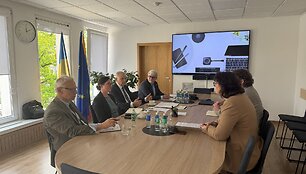 Sveikatos apsaugos ministrė Marija Jakubauskienė susitiko su Retų ligų sveikatos lyderystės misijos koordinatoriumi, fondo &bdquo;Brains for Brain&ldquo; prezidentu prof. Maurizio Scarpa ir europarlamentaru Vyteniu Povilu Andriukaičiu. 