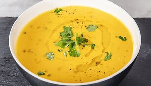 Pavyks i&scaron; pirmo karto: žinoma maisto tinklara&scaron;tininkė pasidalino aromatingos sriubos receptu