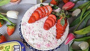 Nekeptas var&scaron;kės ir &scaron;ilauogių tortas