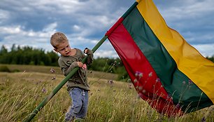 Parduotuvės viršelis, kuriame Molėtų rajono ūkininkės Vaidos Jateikės sūnus Adas. 