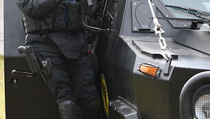 Lietuvos policijos antiteroristinių operacijų rinktinės &bdquo;Aras&ldquo; pratybos su senu autobusu