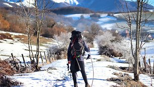 Eglė ir Barbora Jokūbo (Camino de Santiago)  keliu ėjo ne sezono metu – žiemą. Beveik 800 kilometrų pėsčiomis įveikusios merginos per mėnesį patyrė visus keturis metų laikus, tačiau kelionės pabaigti negalėjo. 