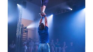 &Scaron;iuolaikinio cirko festivalis &bdquo;Cirkuliacija&ldquo; Kaune. Barely Methodical Troupe &bdquo;SHIFT&ldquo;