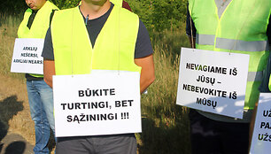 Jonavoje piketavo bendrovės "Achema" darbuotojai